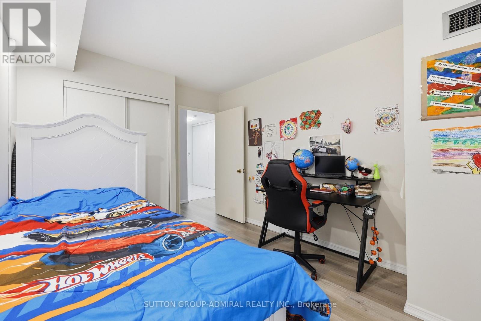 211- 81 Townsgate Drive, Vaughan, ON photo 9