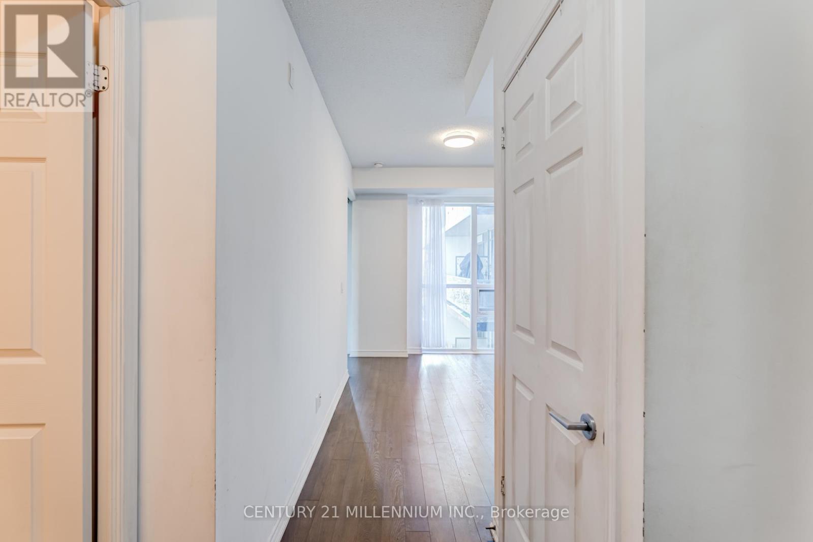 821 - 15 JAMES FINLAY WAY, Toronto (Downsview-Roding-CFB) — photo 5