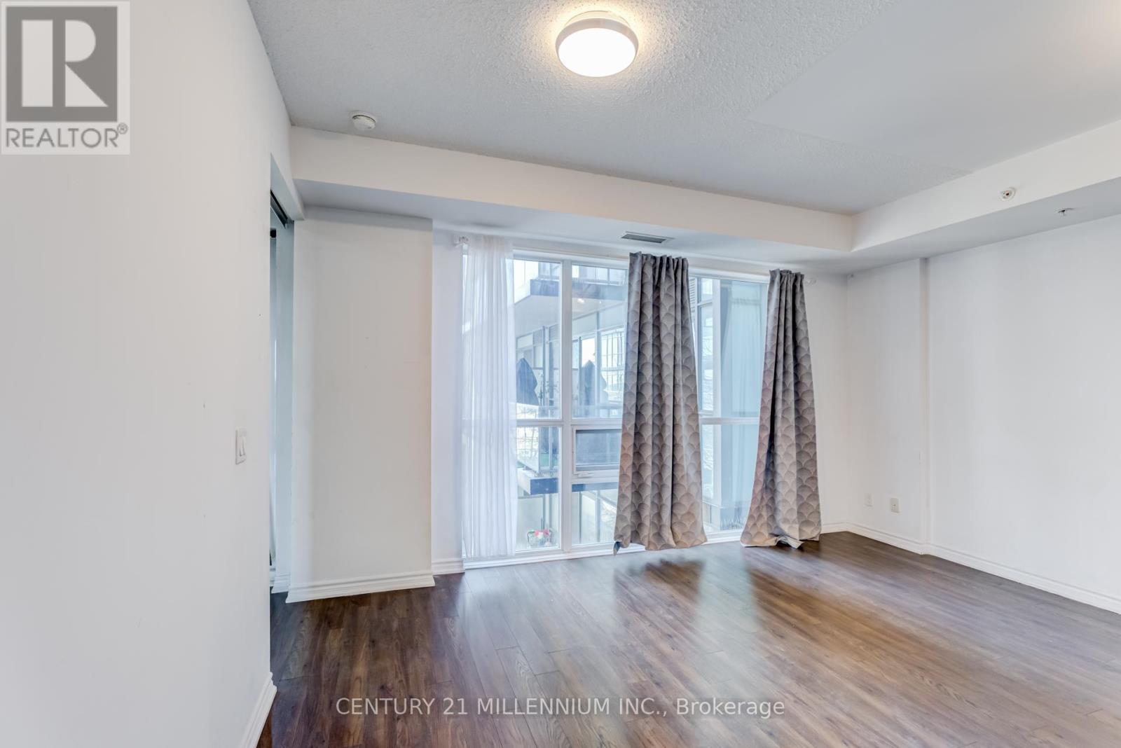 821 - 15 JAMES FINLAY WAY, Toronto (Downsview-Roding-CFB) — photo 6
