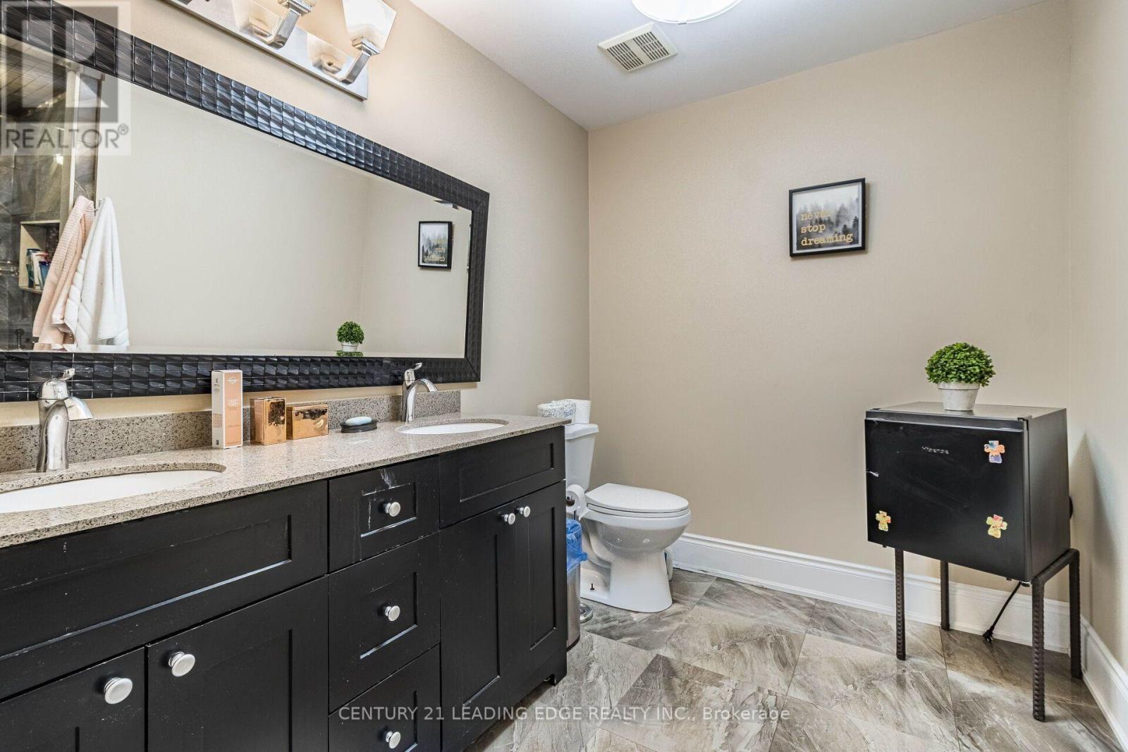 3562 AQUINAS AVENUE - 33
