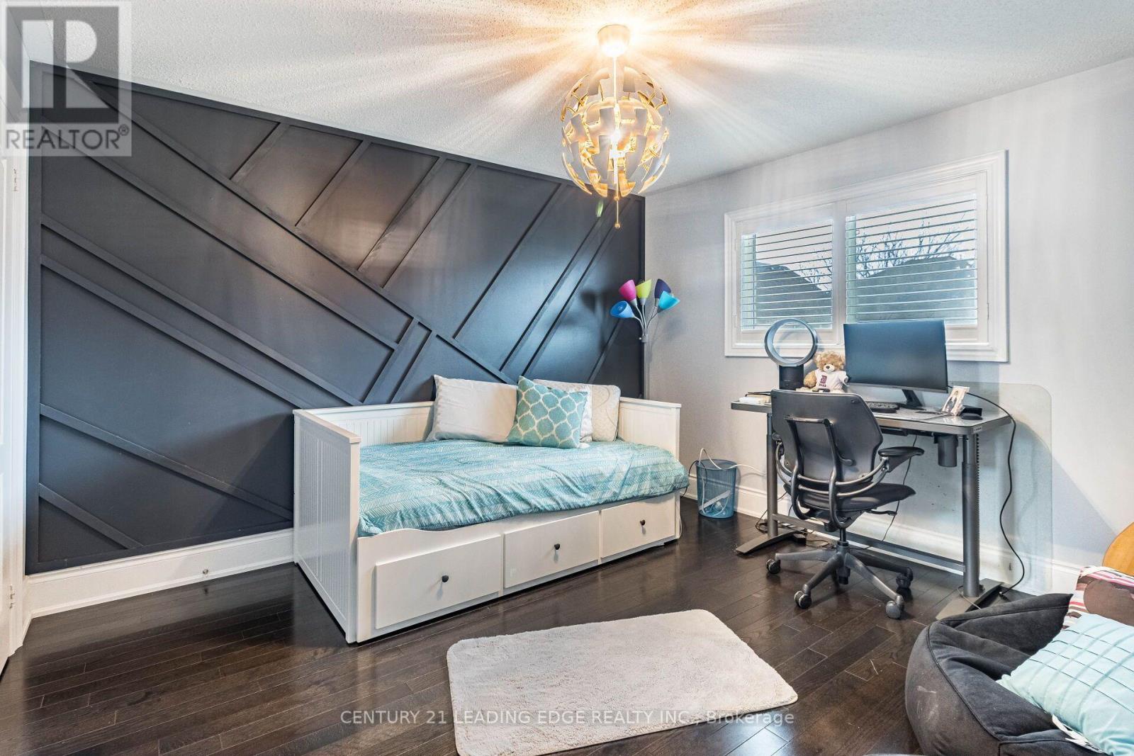 3562 AQUINAS AVENUE - 35