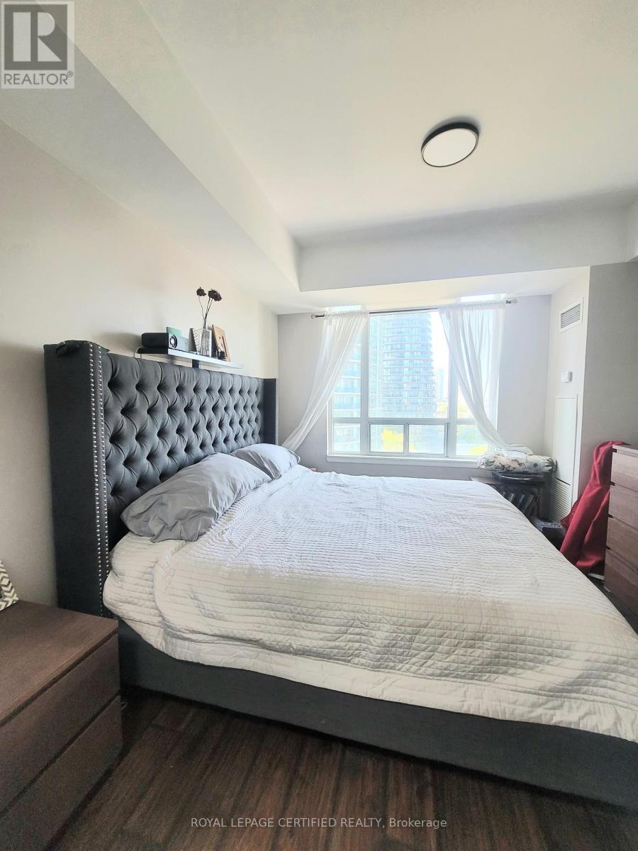 90 Absolute Avenue — photo 15