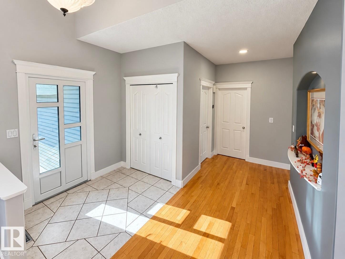 1036 Holgate Pl NW NW photo 4 — MLS® E4512864