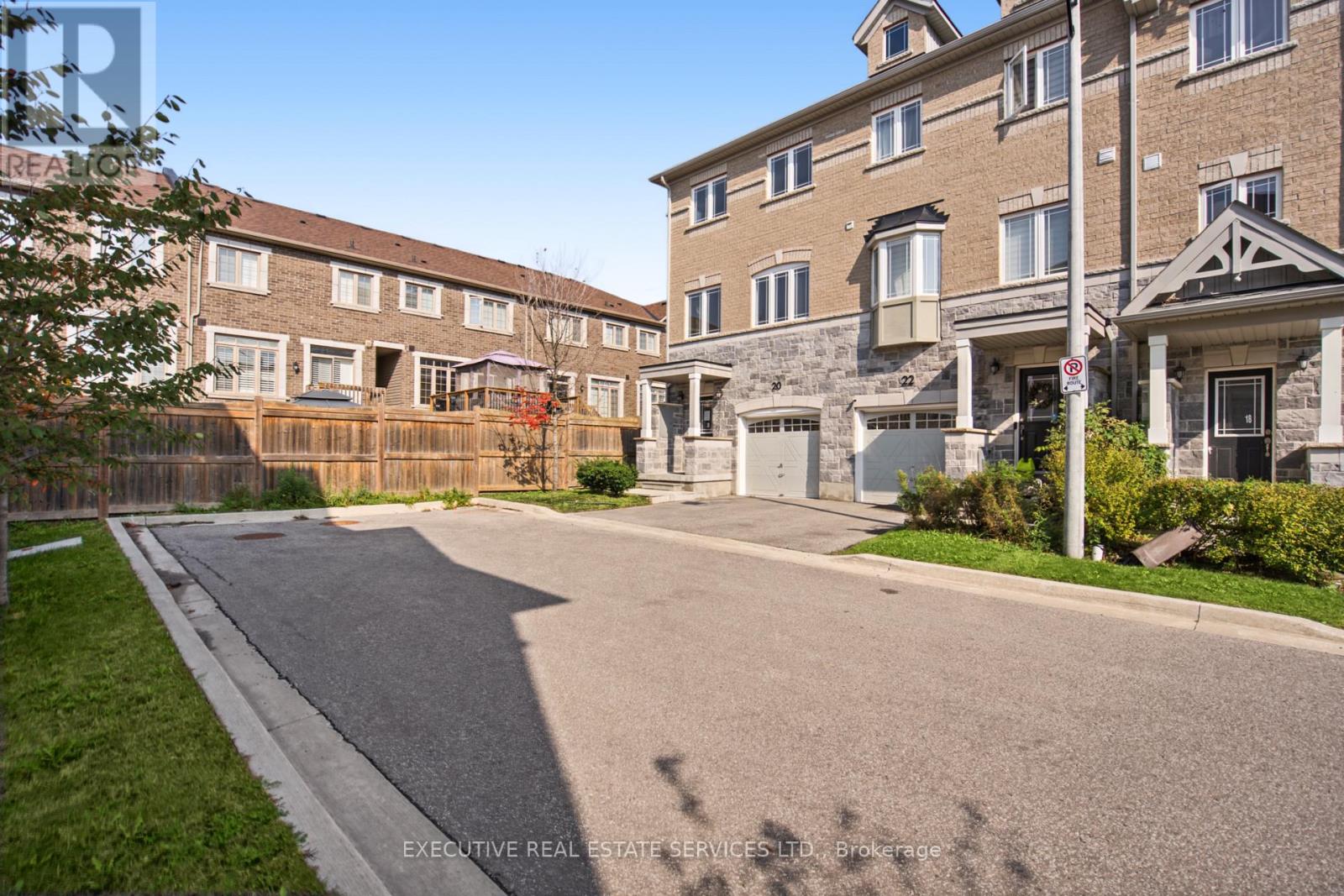 20 Waterstone Way, Whitby, ON photo 1