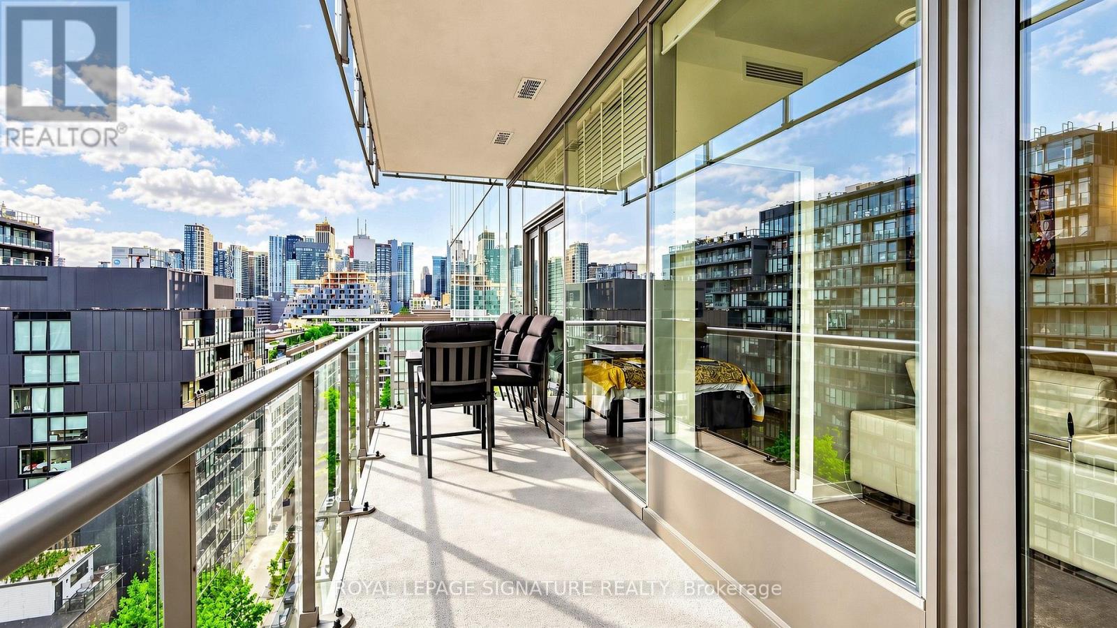 552 Wellington Street West — photo 41
