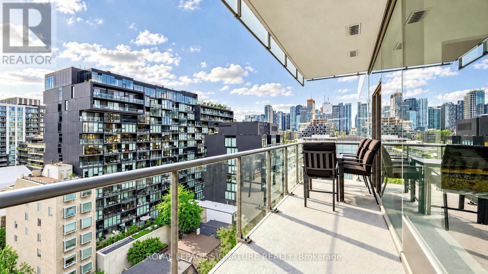 552 Wellington Street West — photo 42