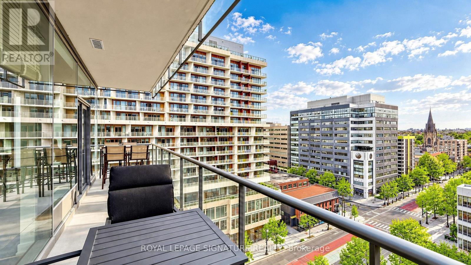 552 Wellington Street West — photo 43