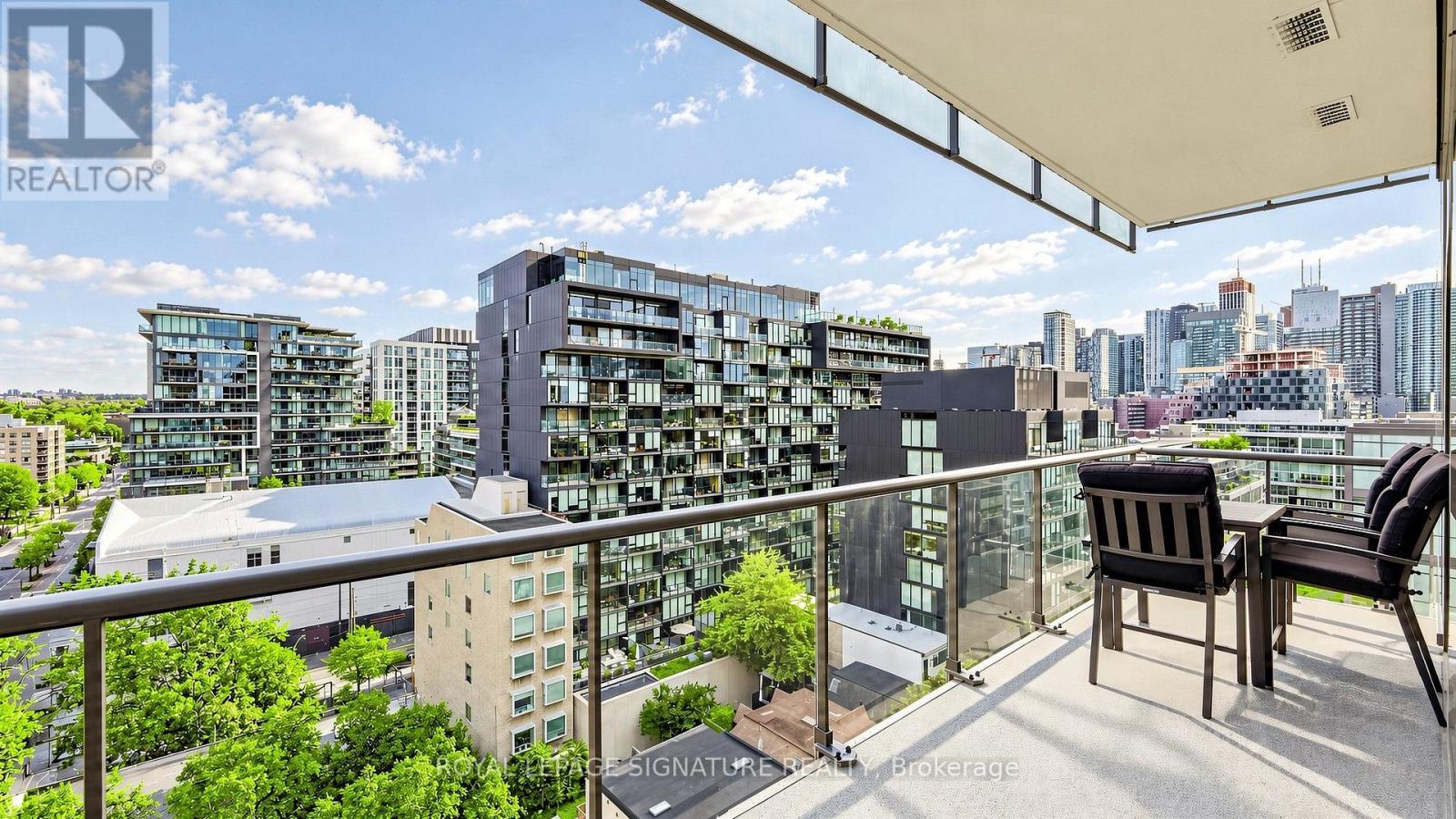 552 Wellington Street West — photo 44