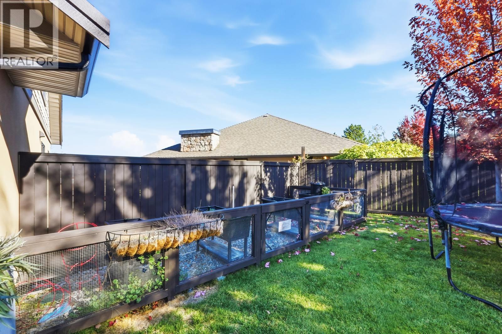 5047 Seon Crescent - 70