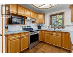 4pc Bathroom - 1515 Sunvista Way Se, Calgary, AB T2X3G3 Photo 10