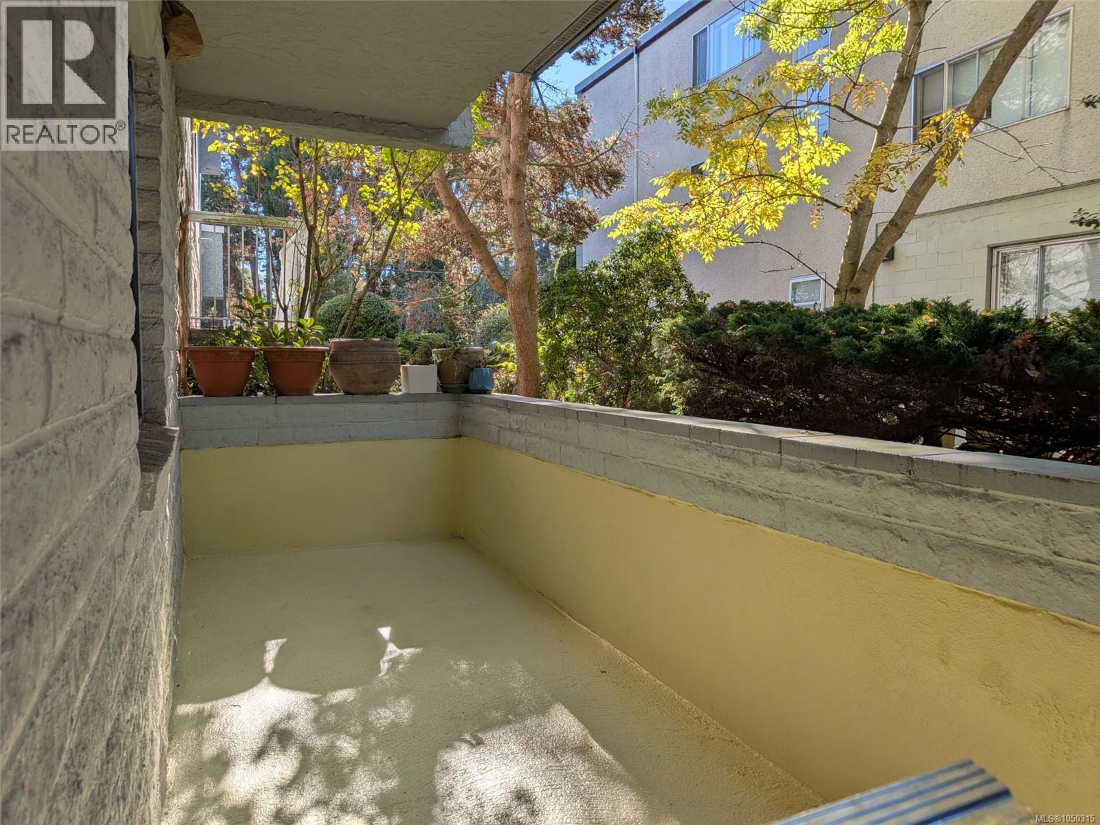 101 1050 Park Blvd, Victoria - Image 1