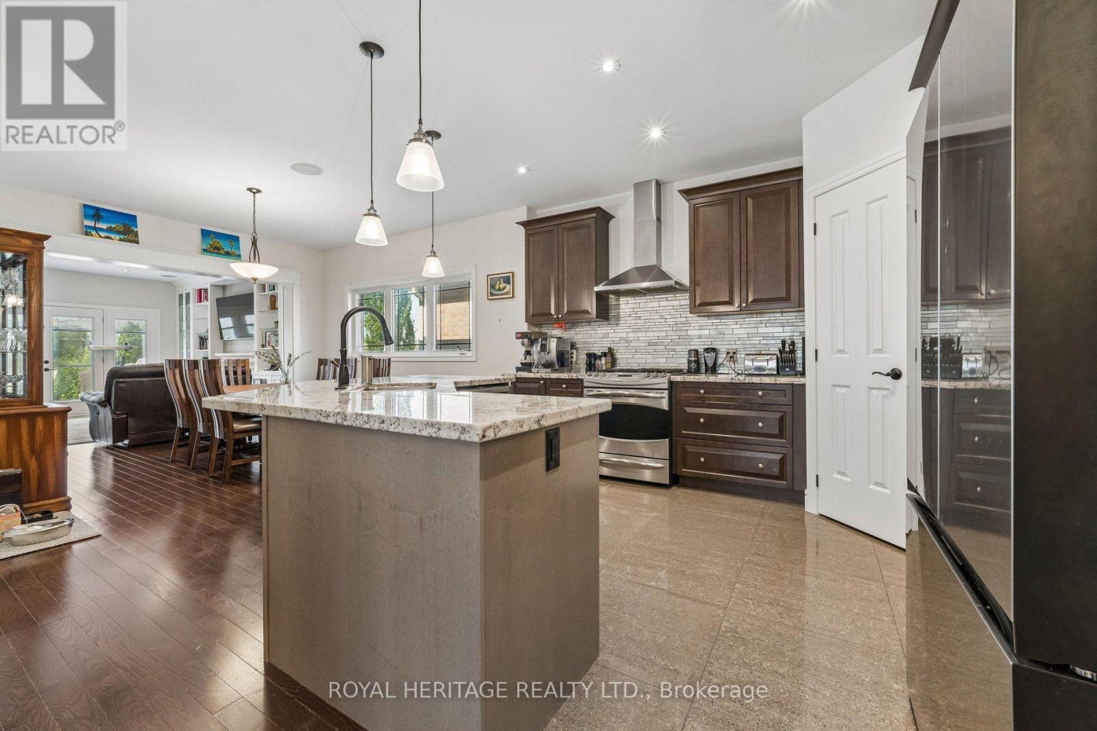 51 Gloria Crescent, Whitby, ON photo 5