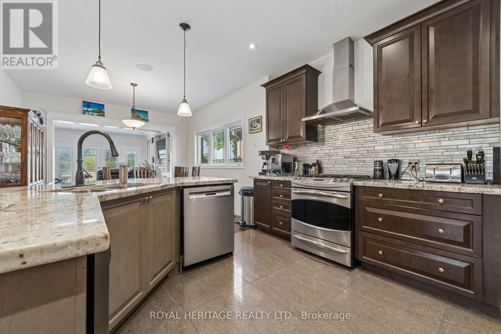 51 Gloria Crescent, Whitby, ON photo 7