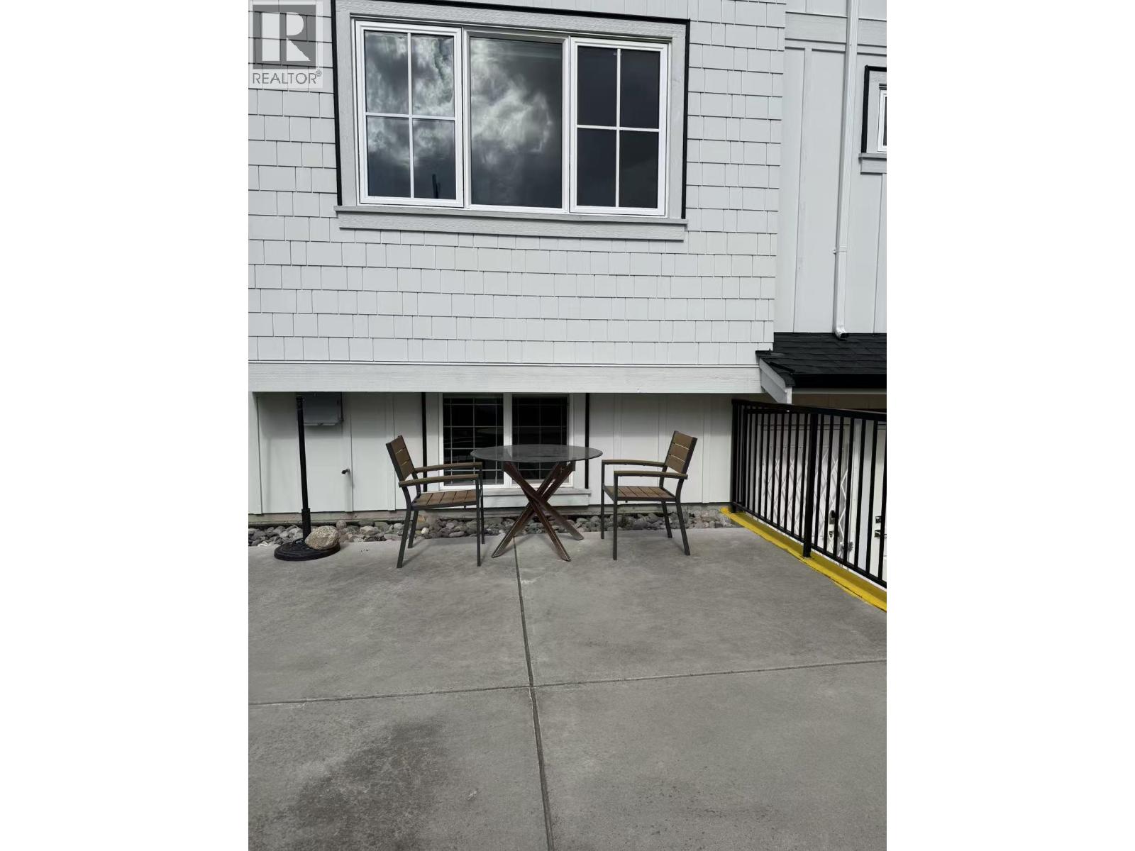 Photo 17 of 18