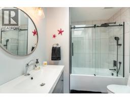 5007 Laurel Avenue, Sechelt, BC V7Z0B9 Photo 10