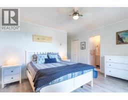 5007 Laurel Avenue, Sechelt, BC V7Z0B9 Photo 12