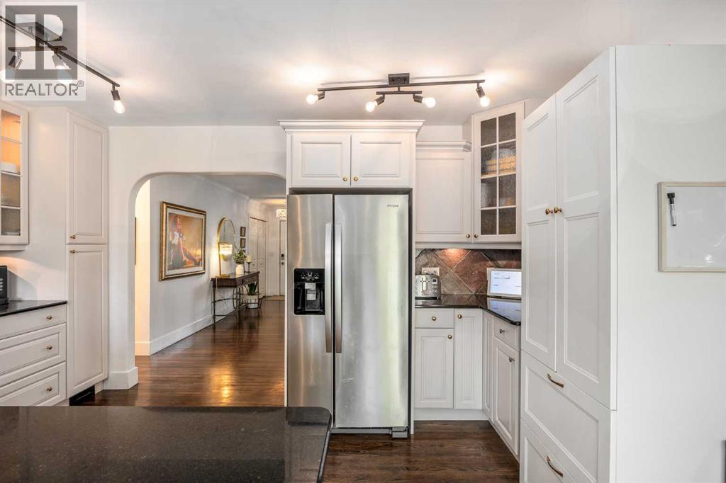 210 Windermere Road SW - 16