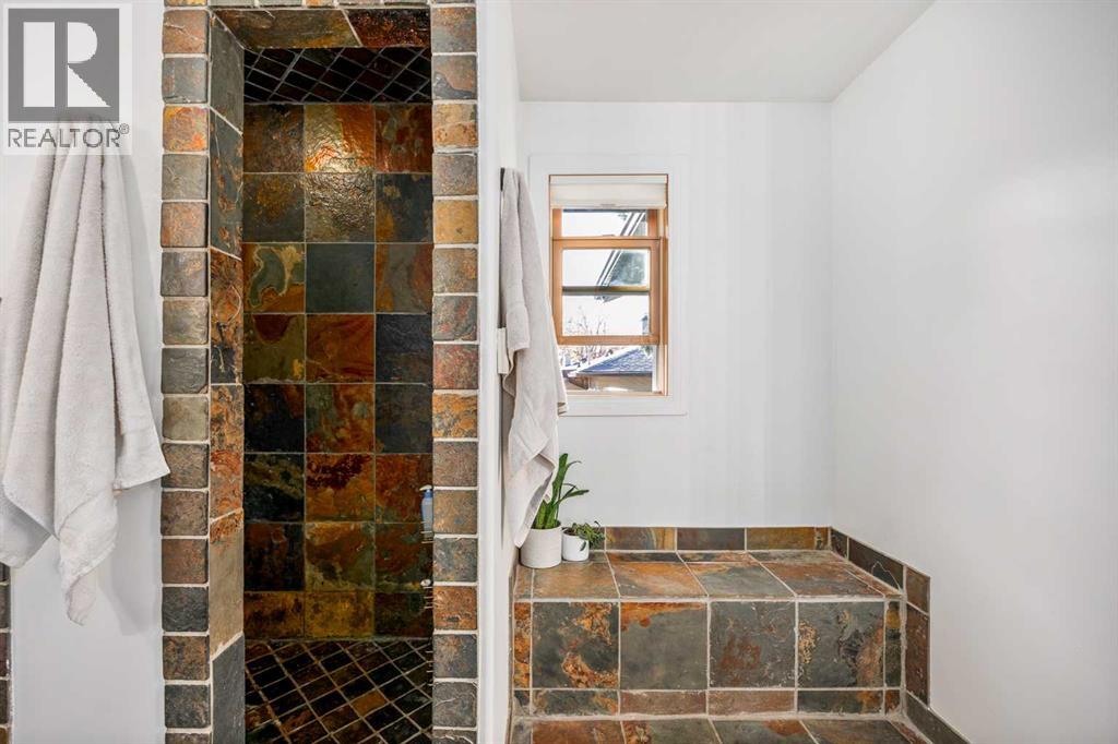 210 Windermere Road SW - 28