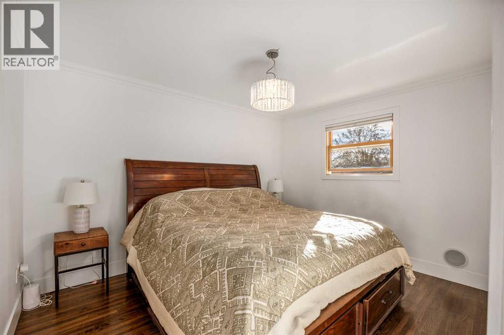 210 Windermere Road SW - 24