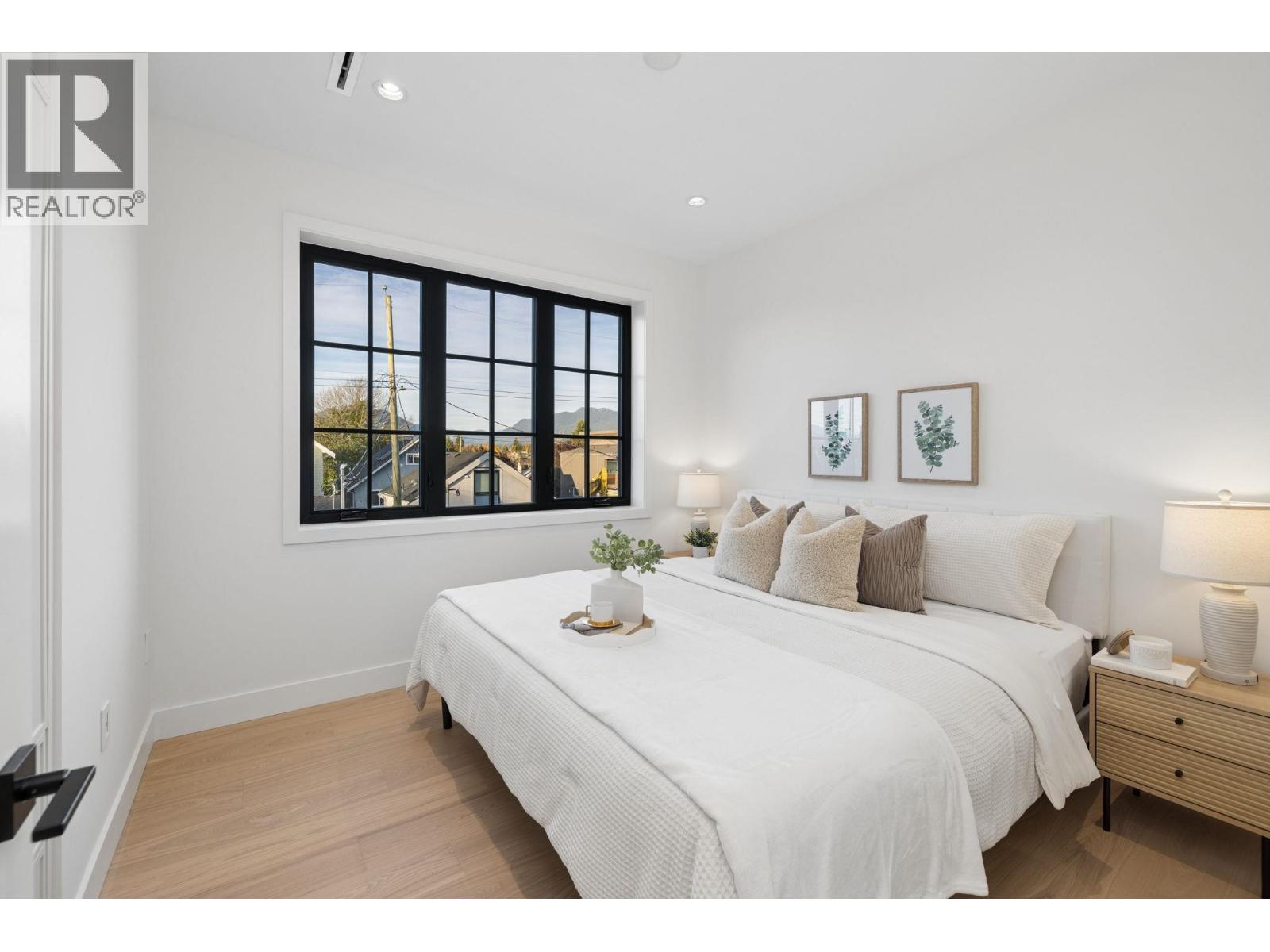 Photo of 1 2733 WILLIAM STREET 27