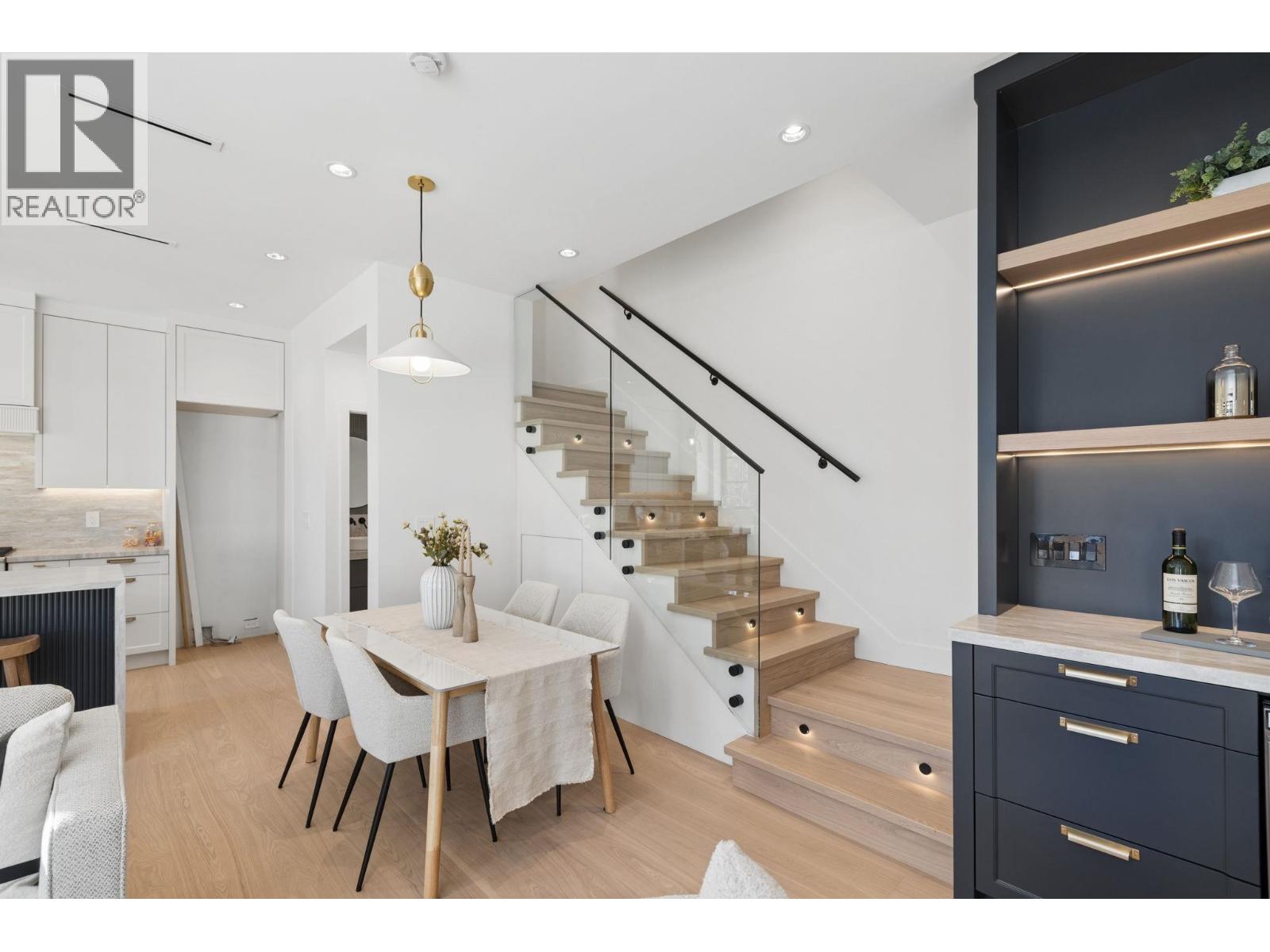 Photo of 1 2733 WILLIAM STREET 22
