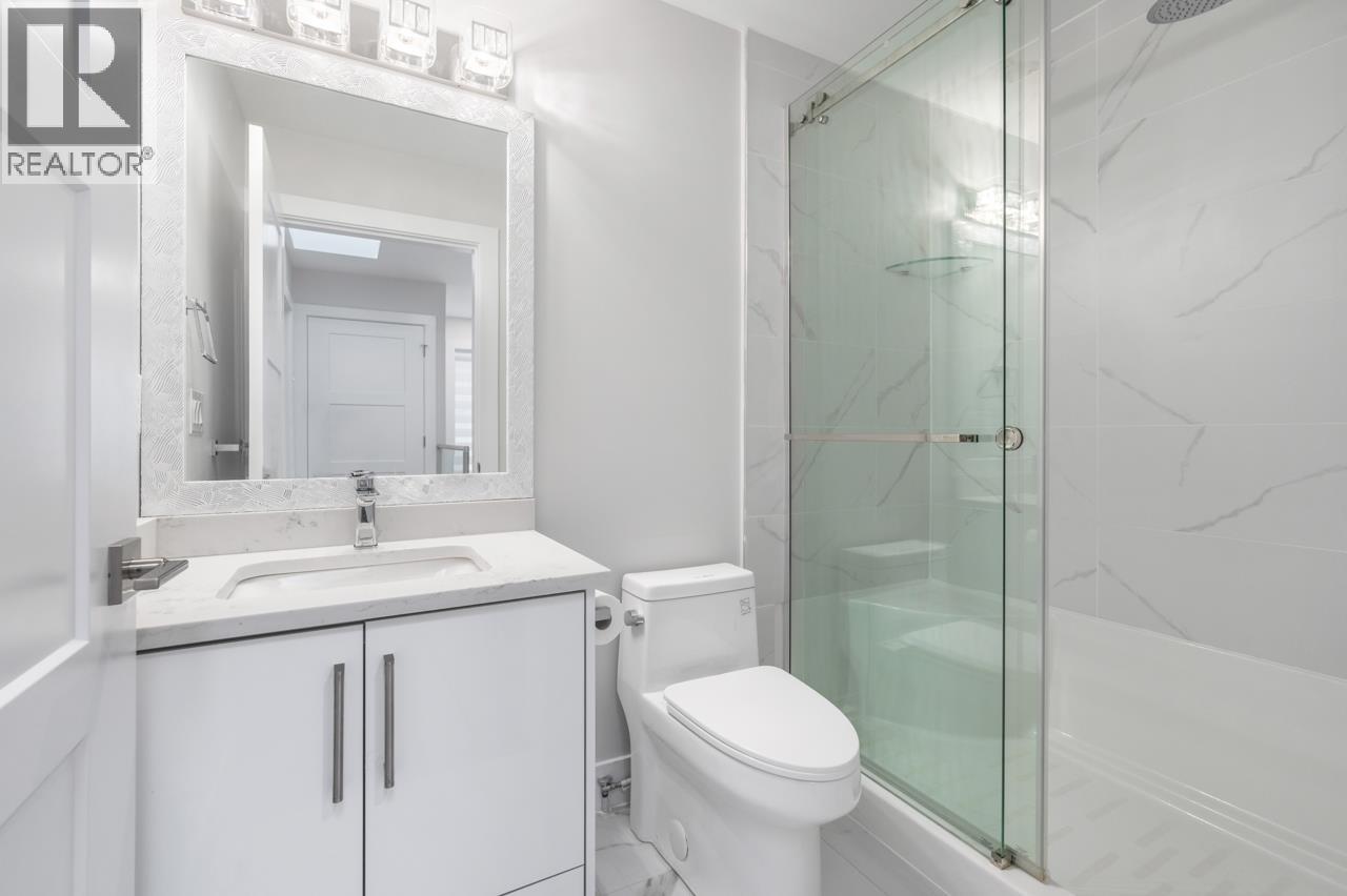 Photo of 5949 SHERBROOKE STREET 17