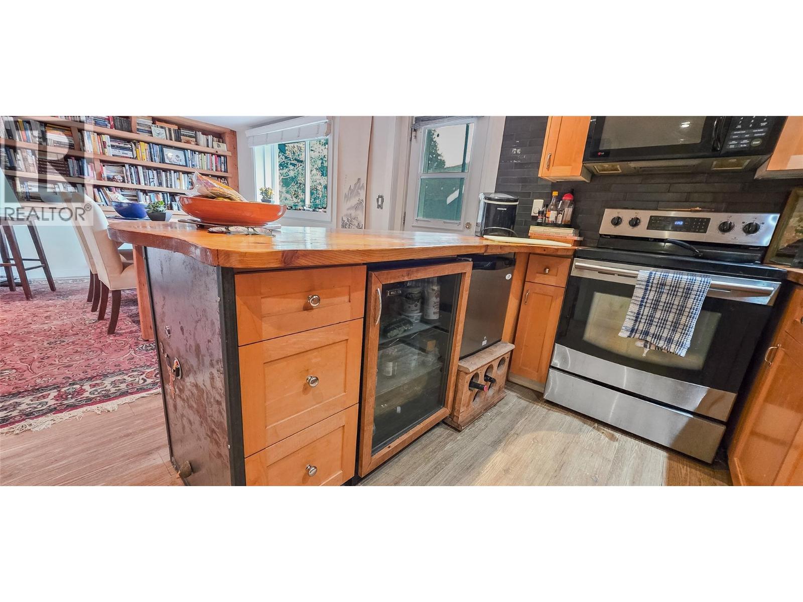468 Sixth Avenue, Midway - Image 1