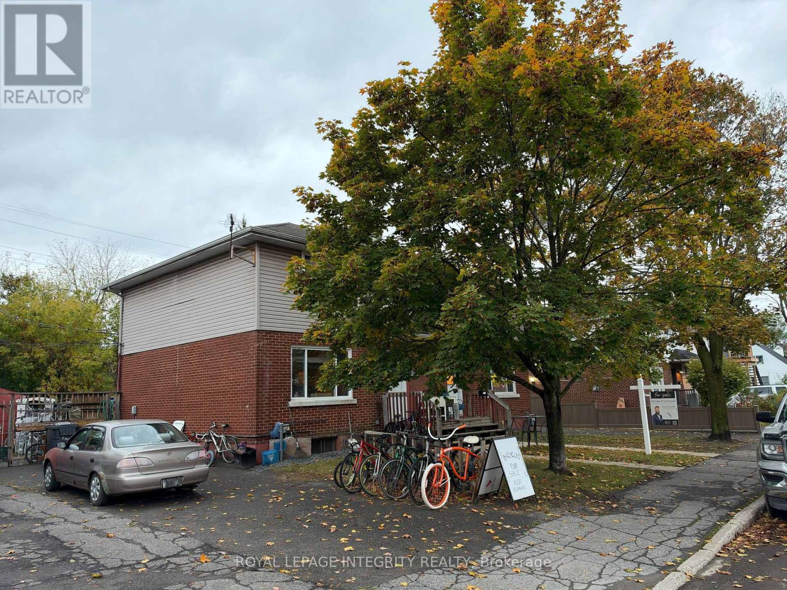 322 Queen Mary Street — photo 24