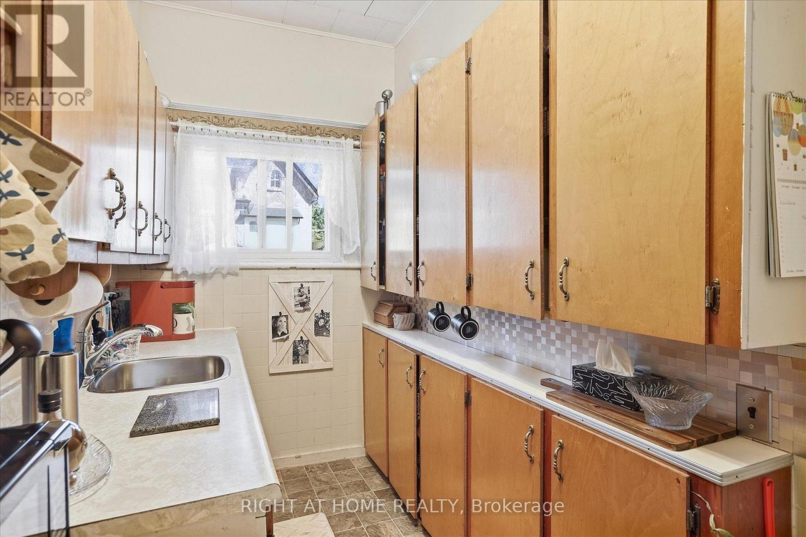 33 MELBOURNE Street West, Kawartha Lakes, ON photo 12