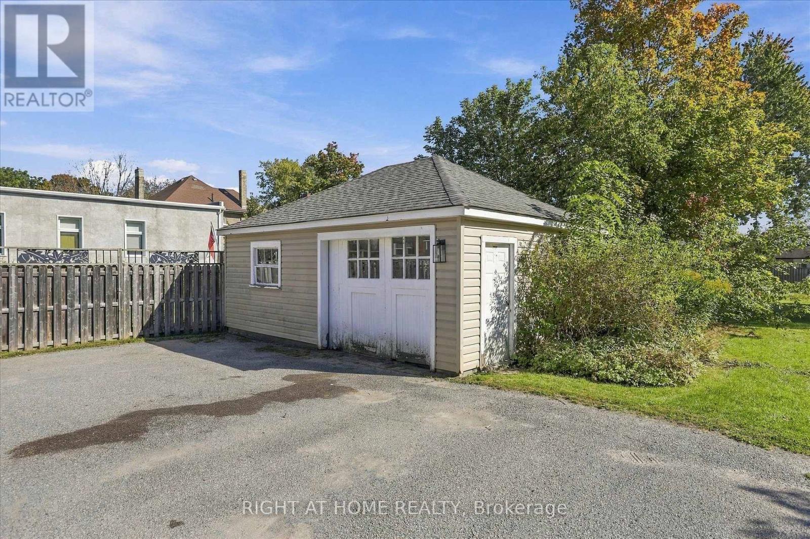 33 MELBOURNE Street West, Kawartha Lakes, ON photo 40