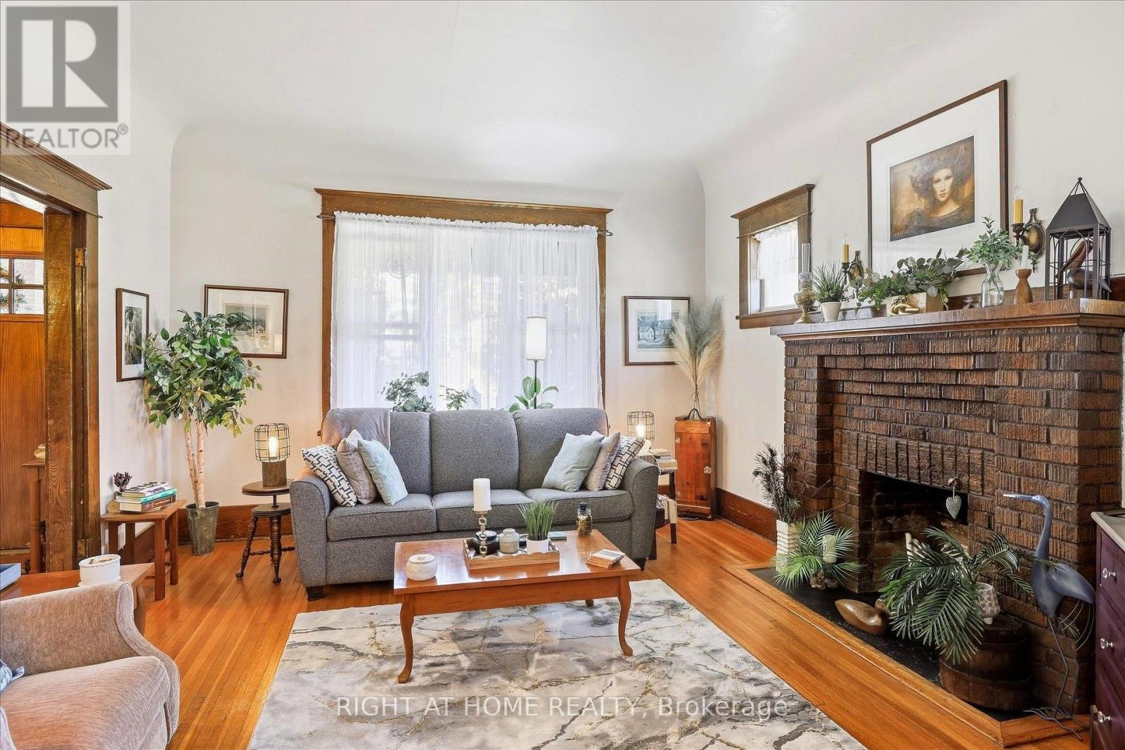 33 MELBOURNE Street West, Kawartha Lakes, ON photo 7
