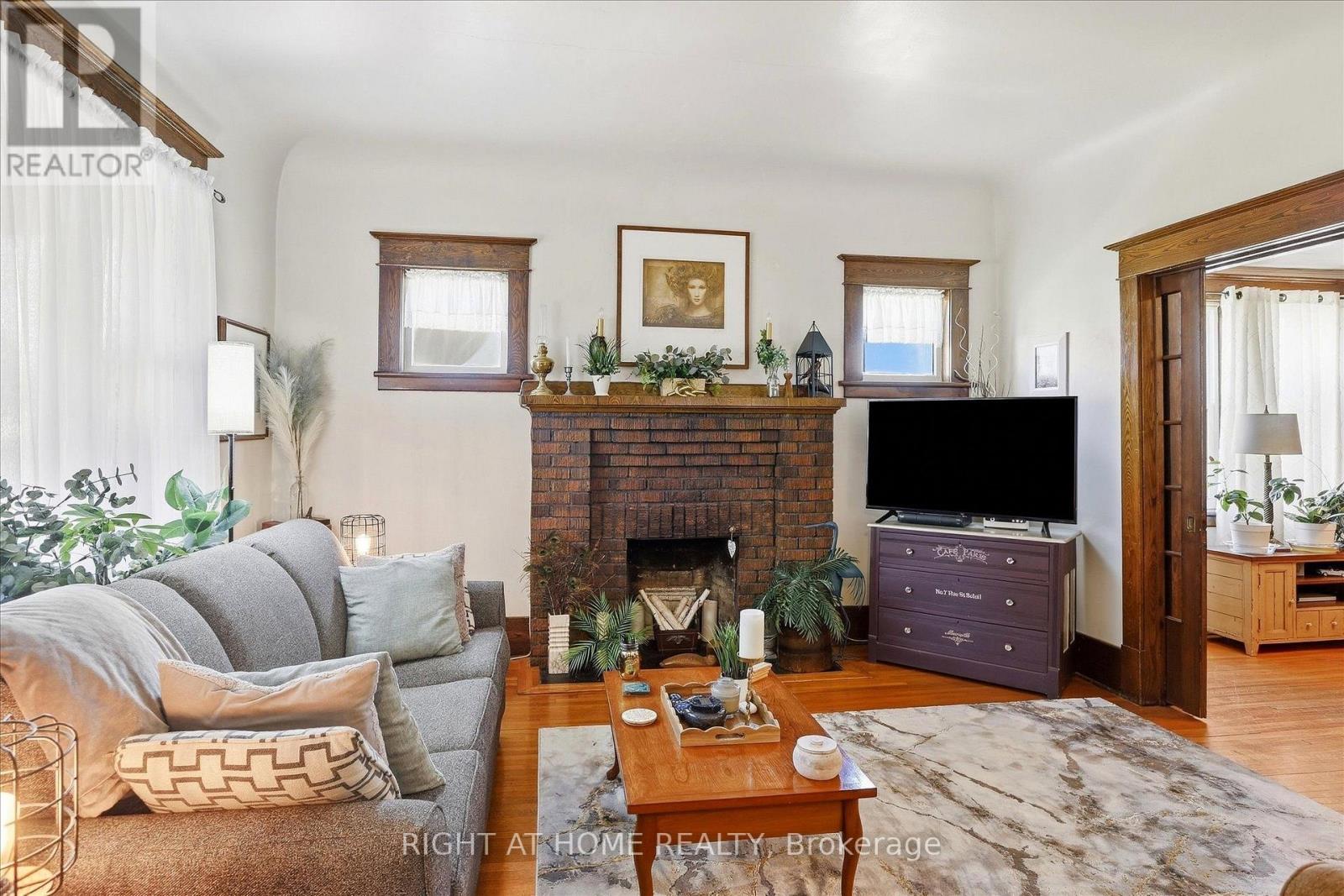 33 MELBOURNE Street West, Kawartha Lakes, ON photo 8