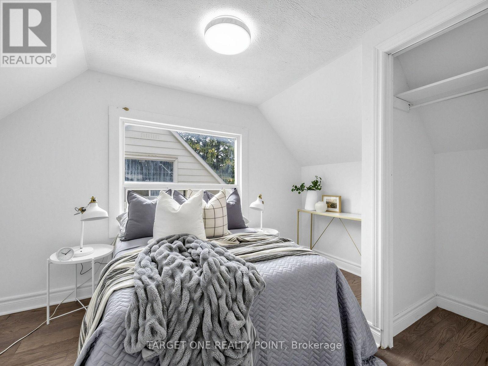 75 GRADWELL DRIVE - 19