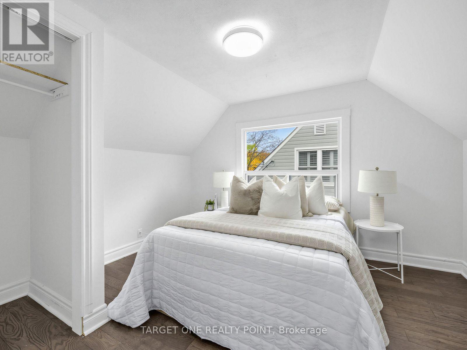 75 GRADWELL DRIVE - 21