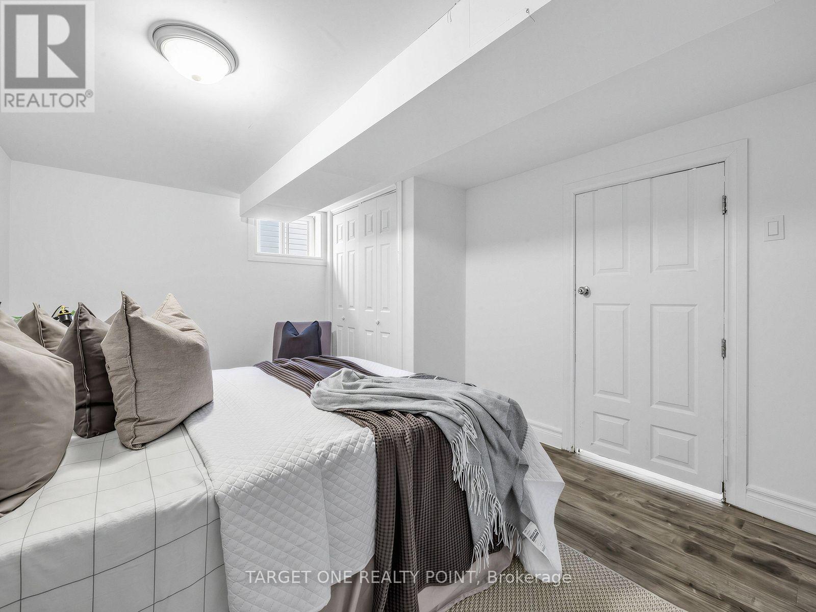 75 GRADWELL DRIVE - 24
