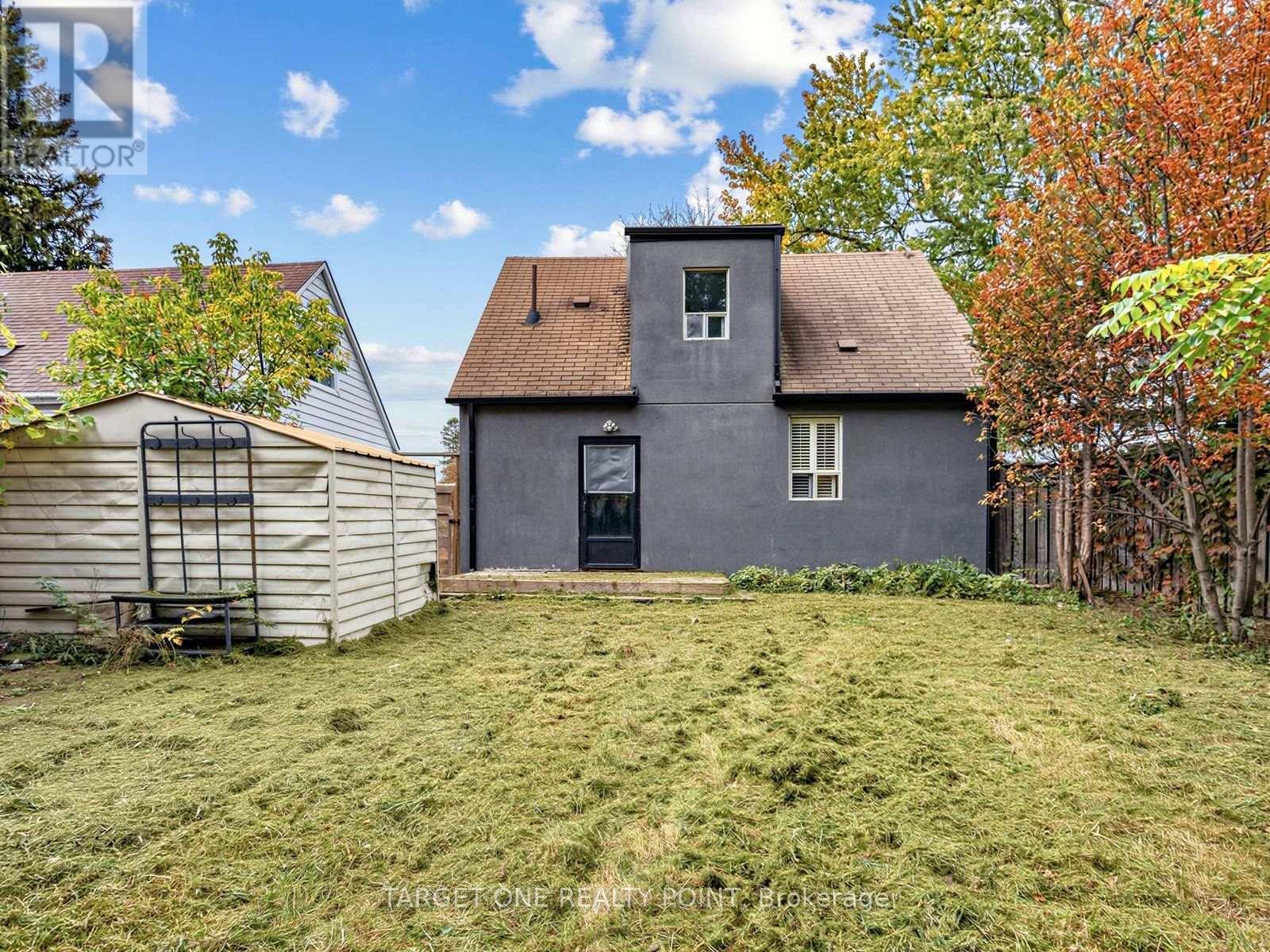 75 GRADWELL DRIVE - 33