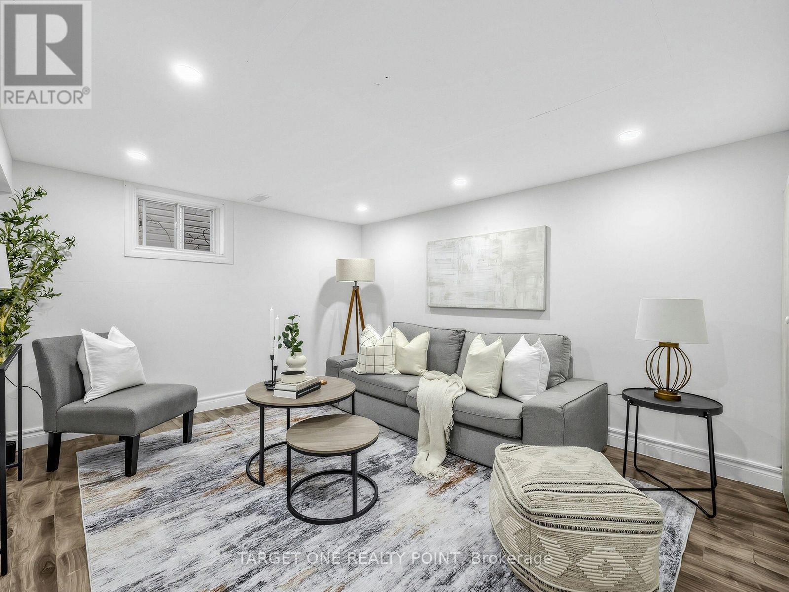 75 GRADWELL DRIVE - 6