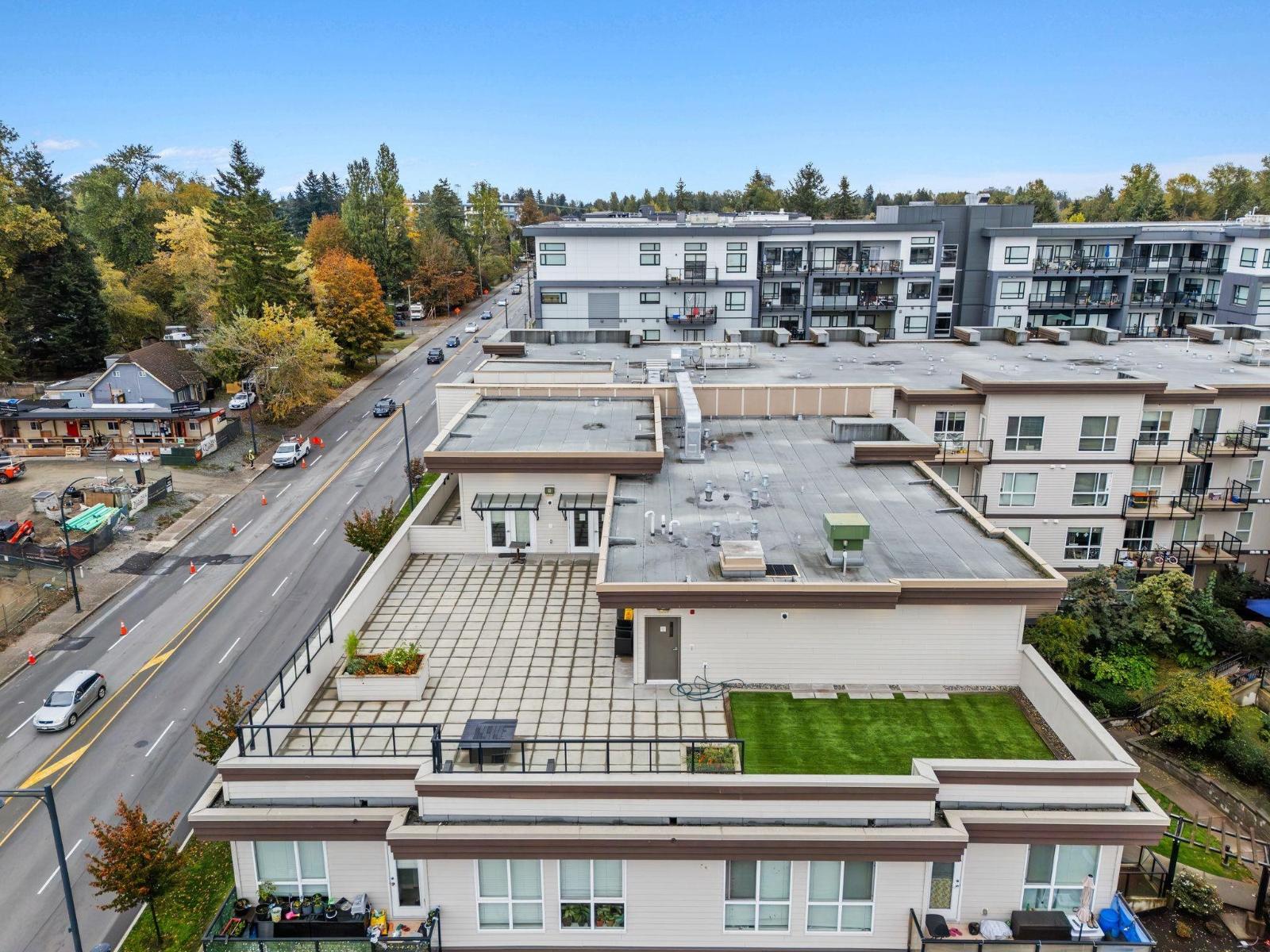 Photo of 303 13768 108 AVENUE 32