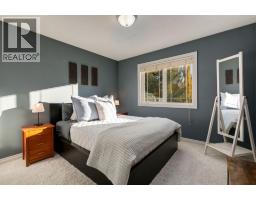 Bedroom - 48 Valley Crest Gardens Nw, Calgary, AB T3B5W8 Photo 26