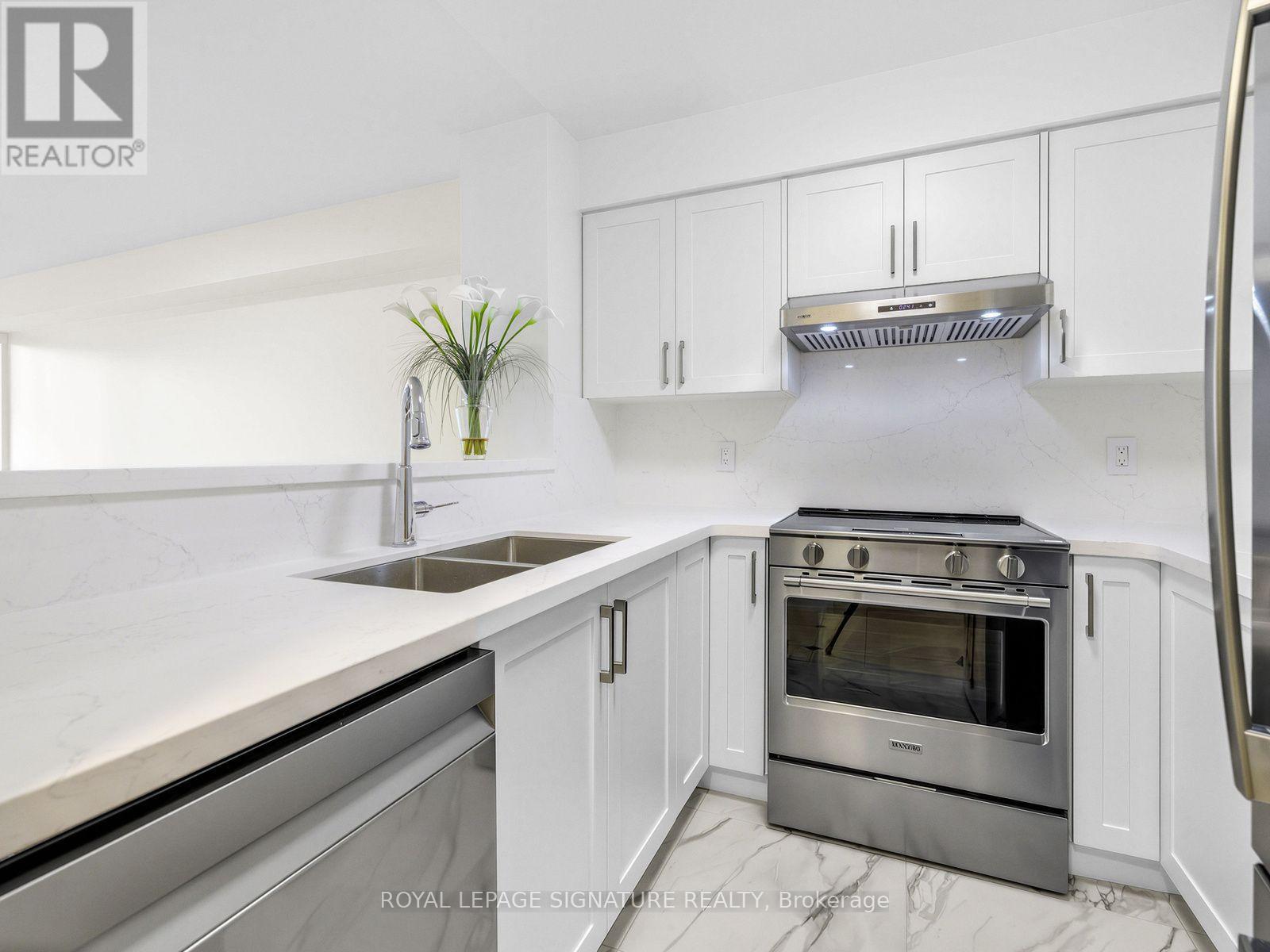 #1009 28 PEMBERTON AVENUE - 3
