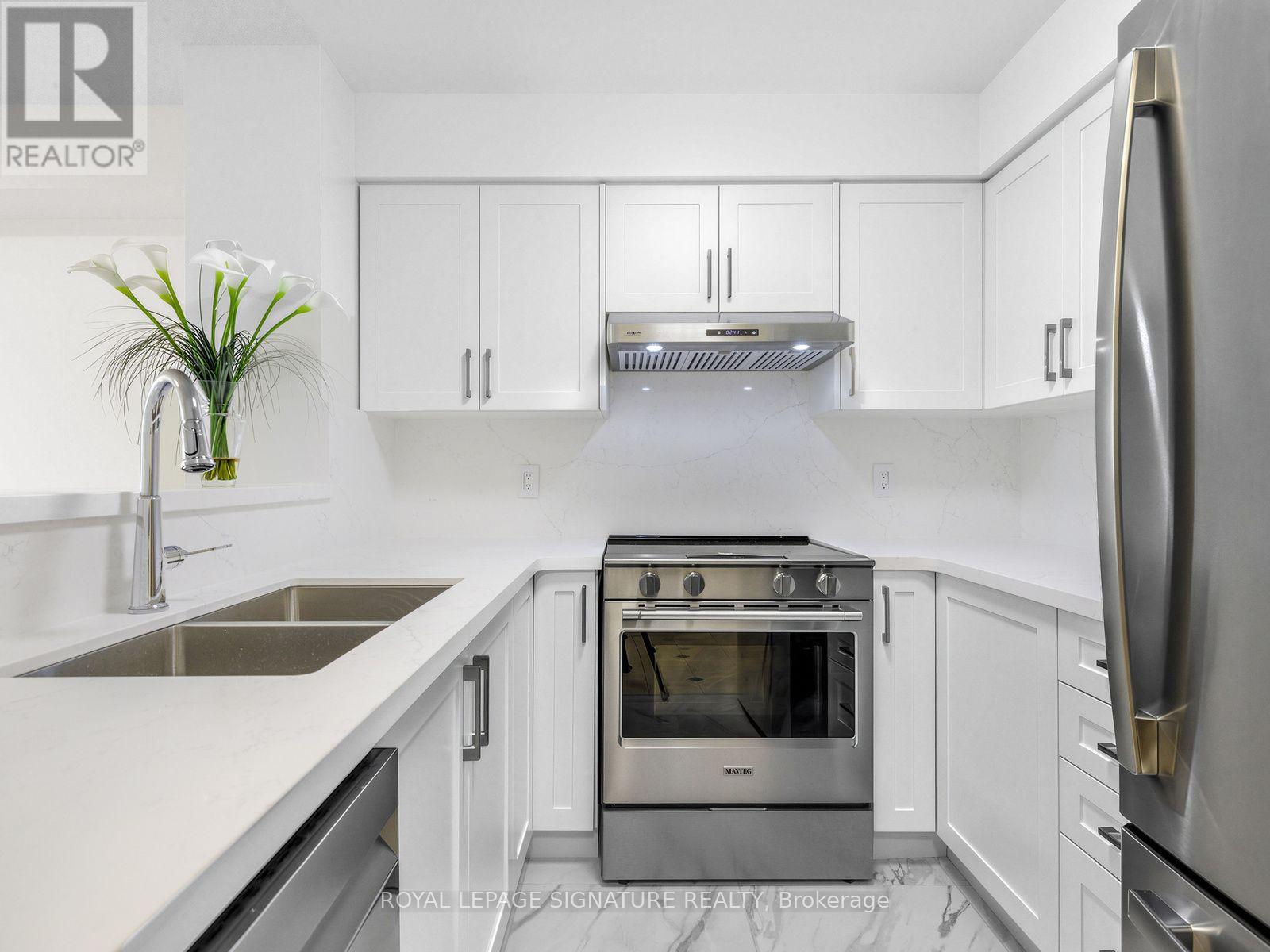 #1009 28 PEMBERTON AVENUE - 4