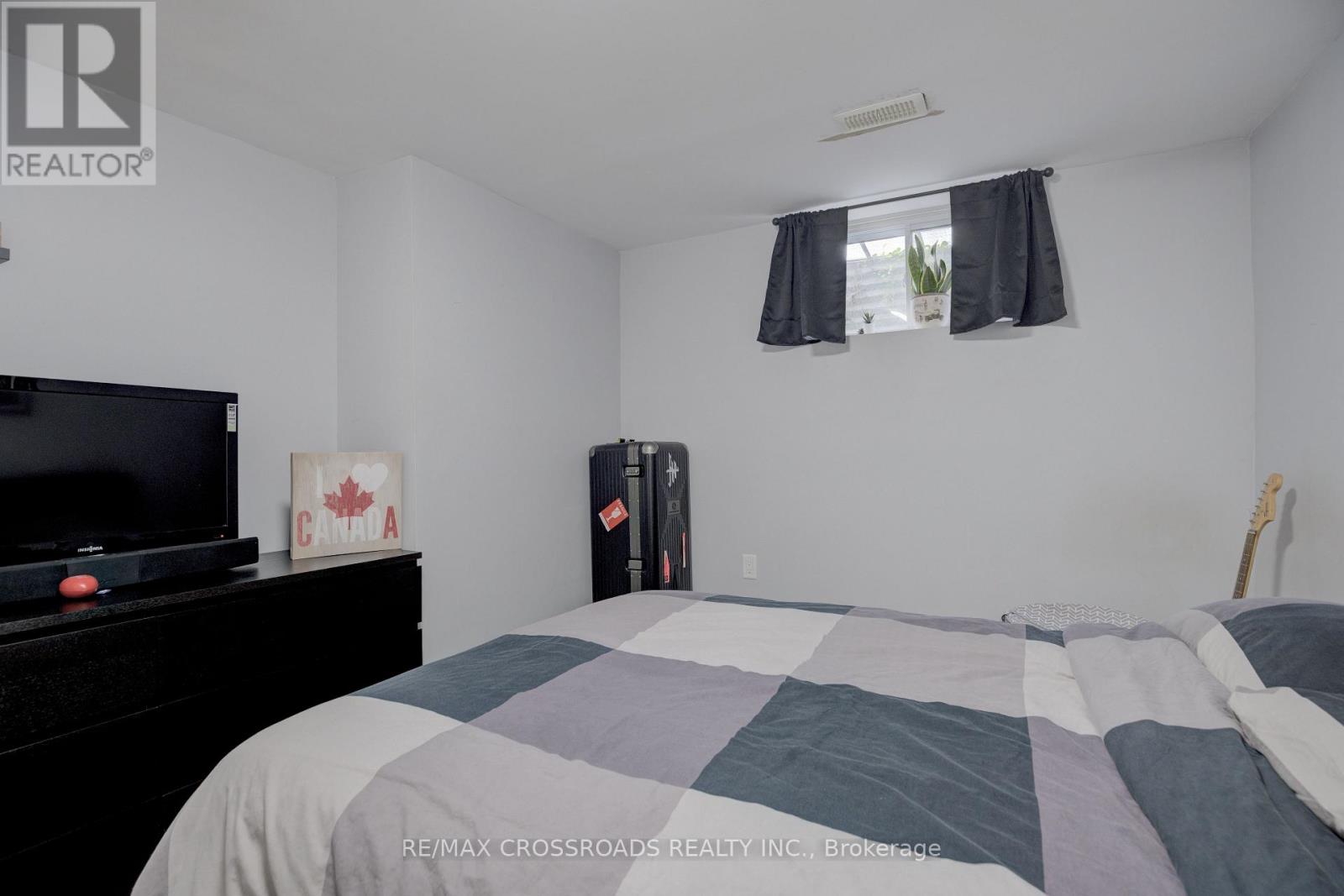 2 Viceregal Court, Whitby, ON photo 17