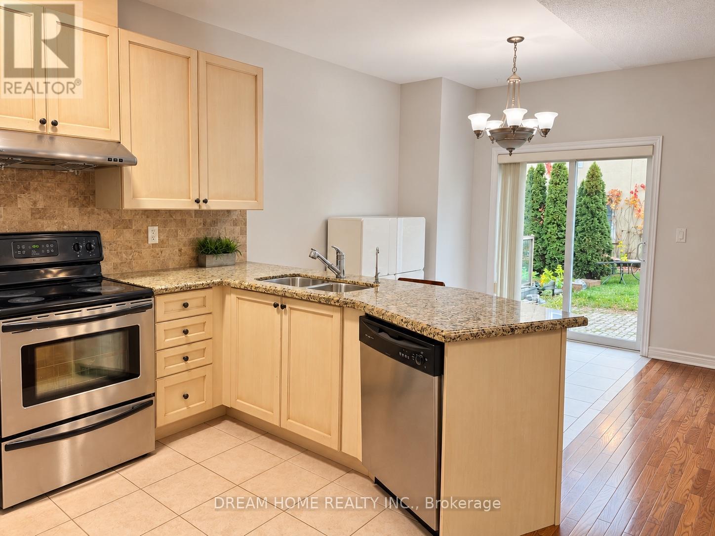 19 RUSTIC AVENUE, Richmond Hill (Rouge Woods) — photo 5