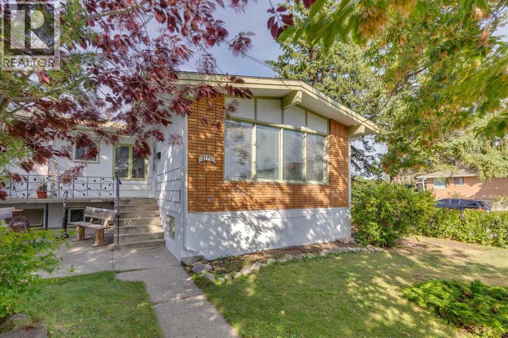 1101 42 Street SW - photo 2