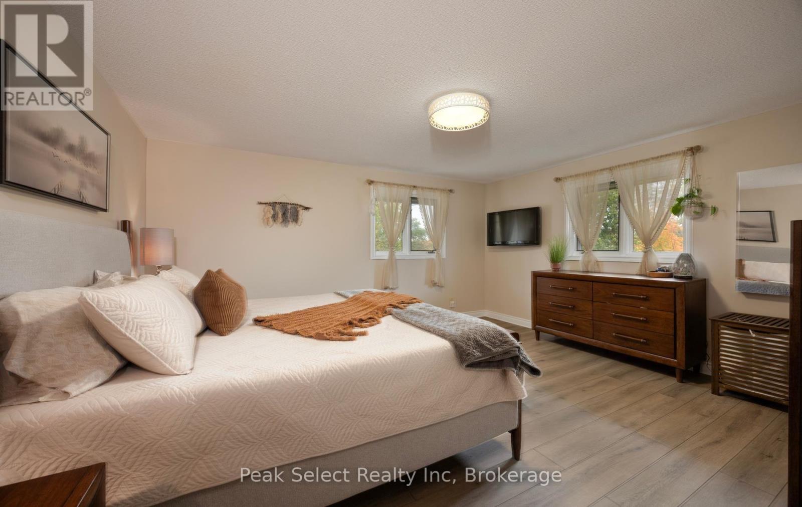 5 ROWLAND STREET - 19