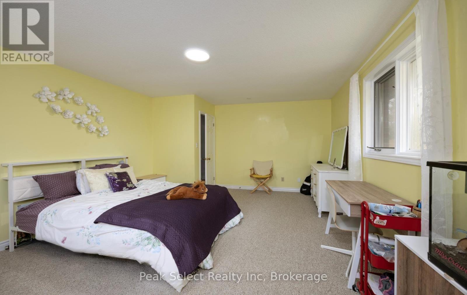 5 ROWLAND STREET - 24