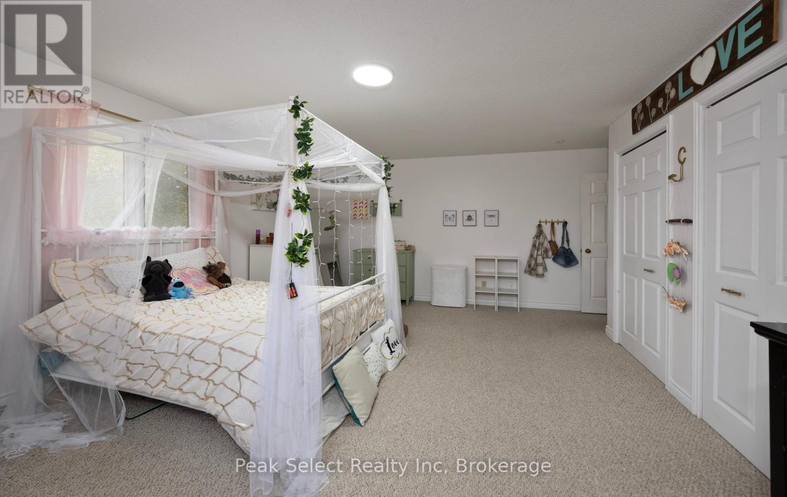 5 ROWLAND STREET - 26
