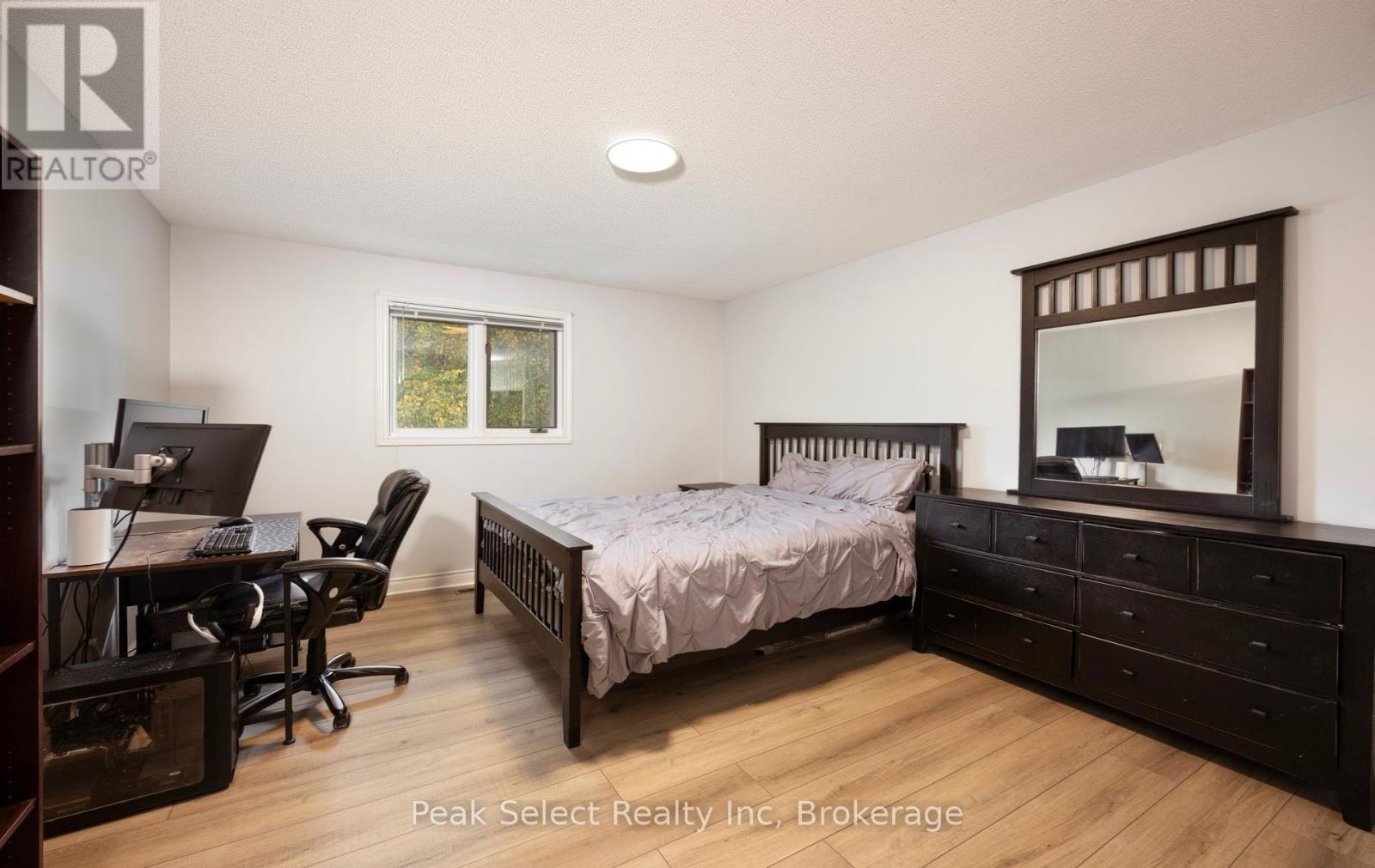 5 ROWLAND STREET - 27