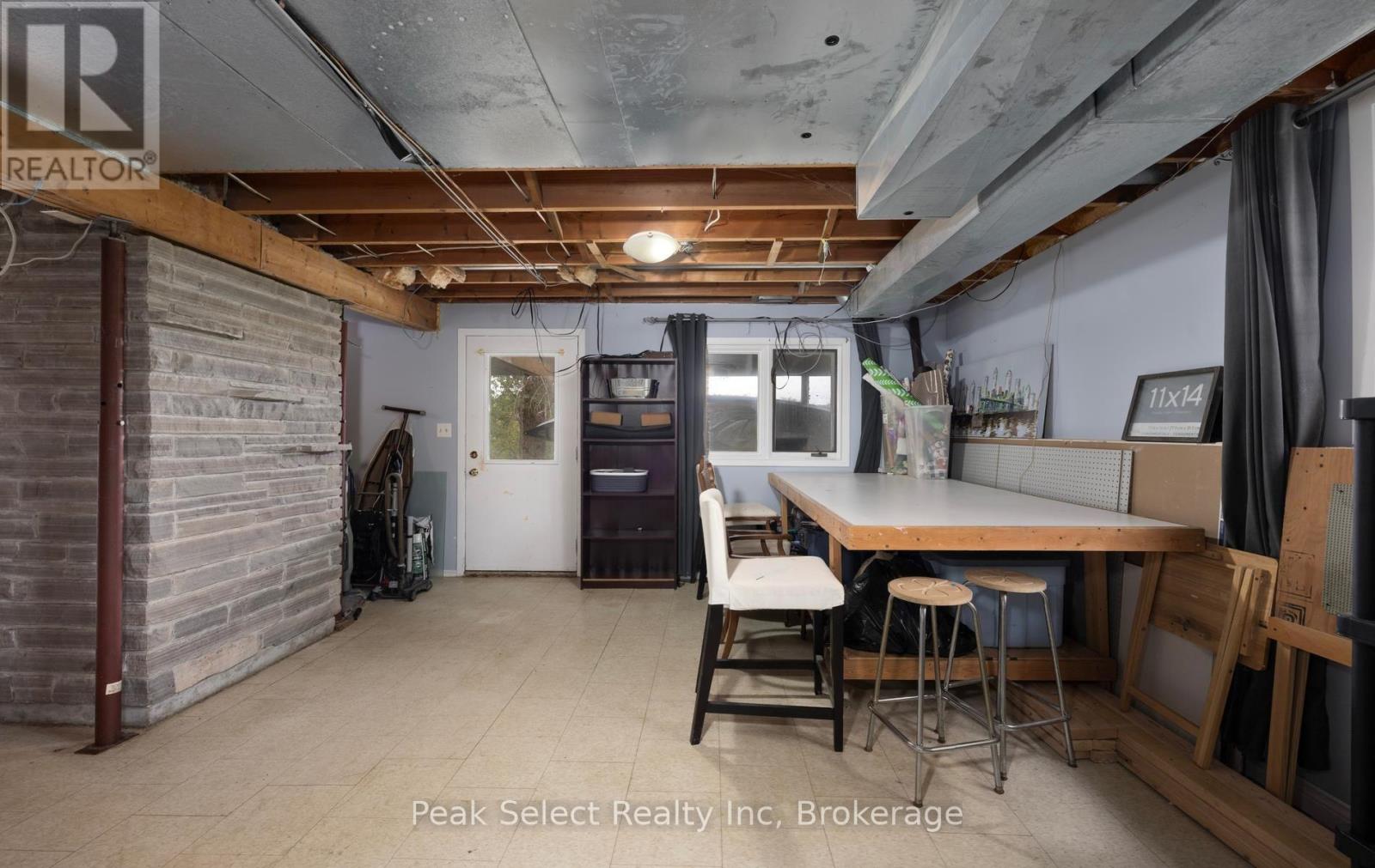 5 ROWLAND STREET - 33