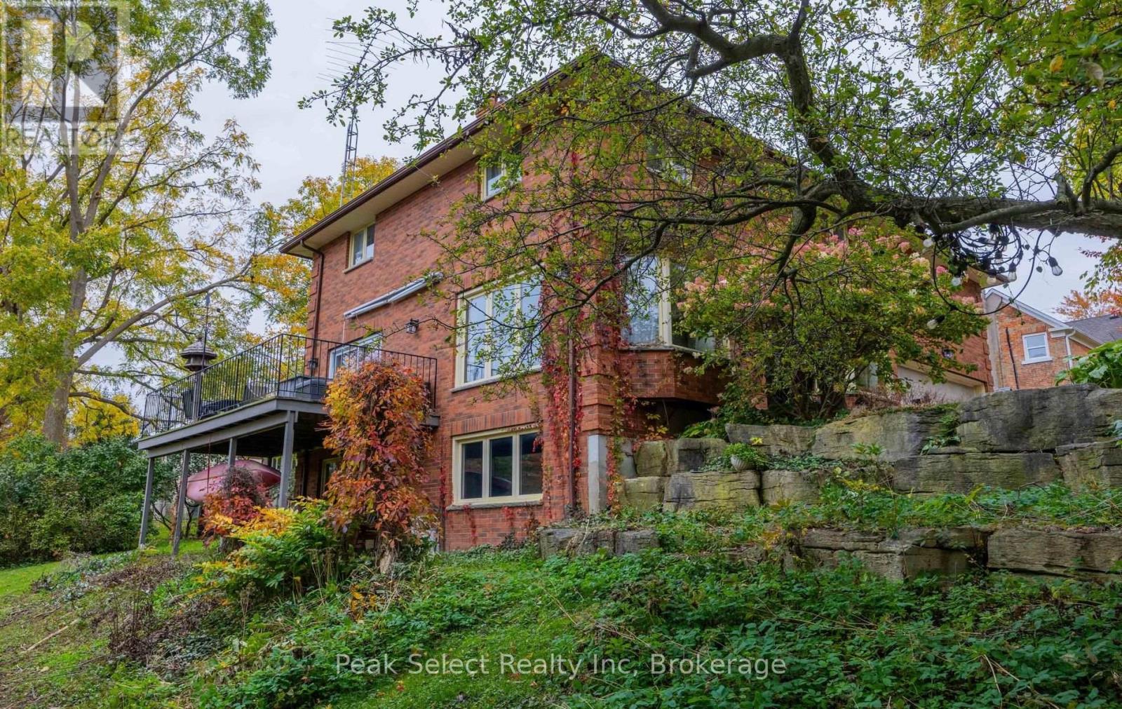 5 ROWLAND STREET - 36